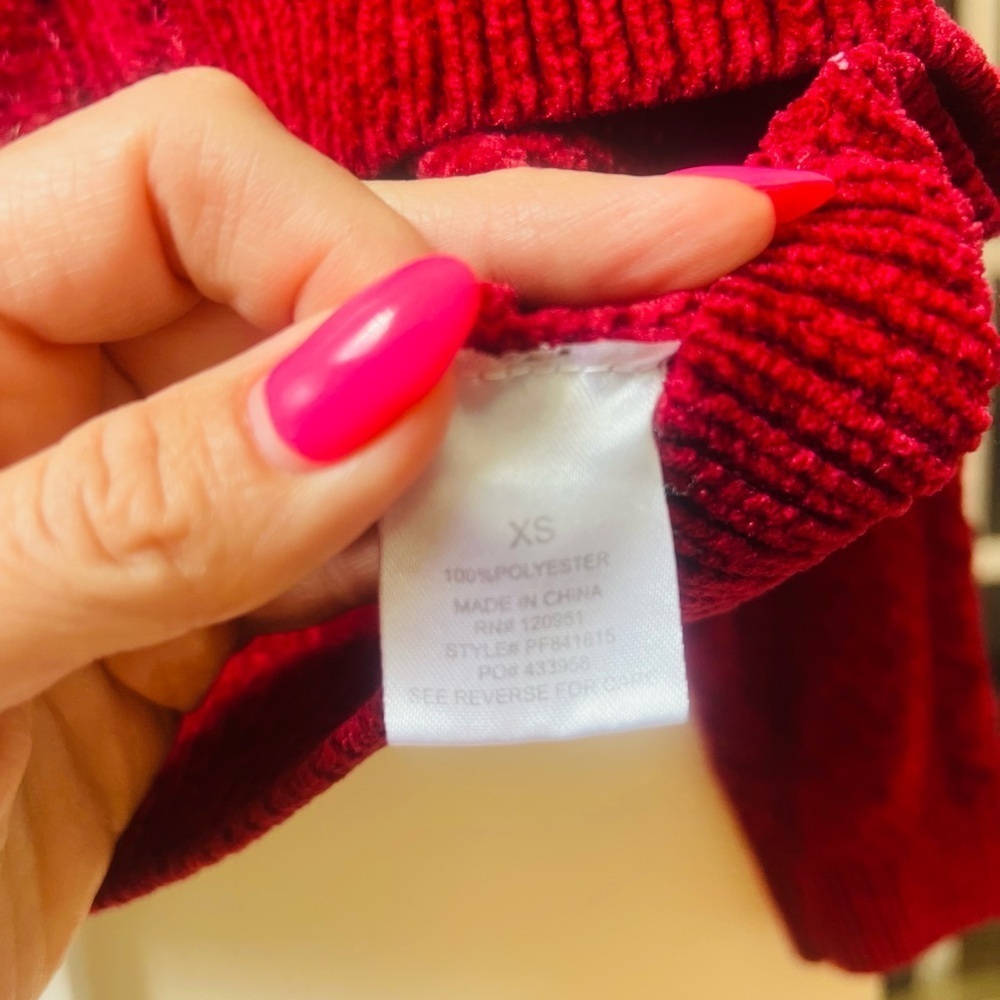 Chic Red Women's Crew Neck Sweater - Picture 3 of 4